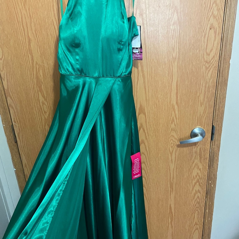 Dress - Picture 3 of 5
